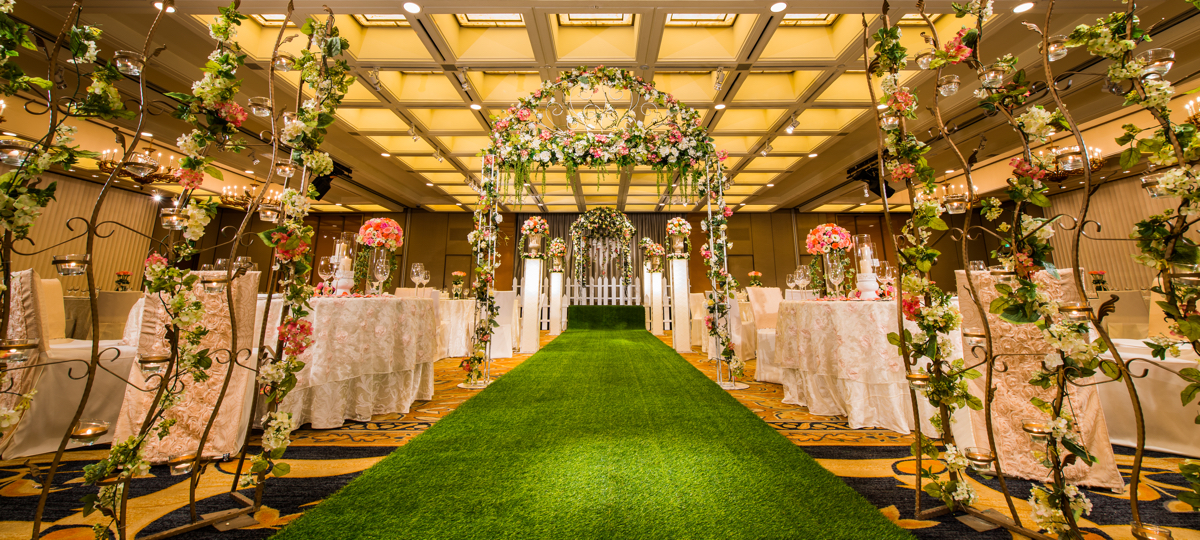 Majestic-and-Dreamy-Hotel-Ballrooms-in-Singapore-for-a-Picture-Perfect-Wedding-Feature.jpg