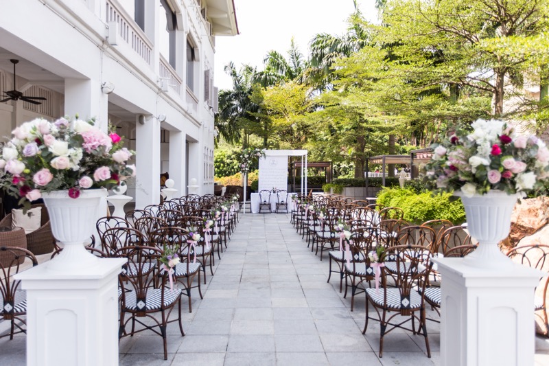 Modern-Fairytale-Weddings-at-Le-Méridien-Singapore-Sentosa-7.jpg