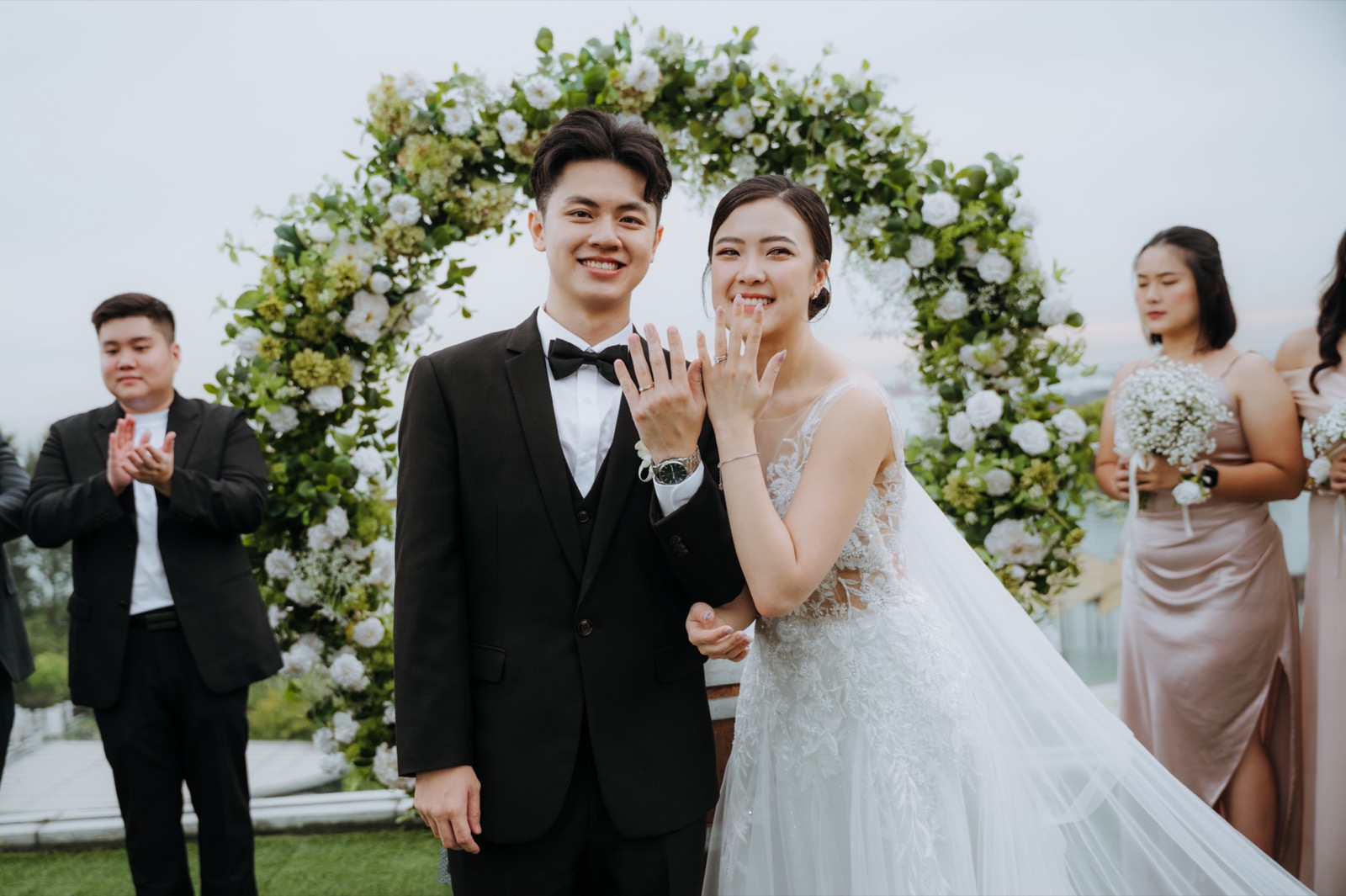 Denese-and-Bryan-Dreamy-All-White-Wedding-at-Sky-Garden-Sentosa-Feature.jpg