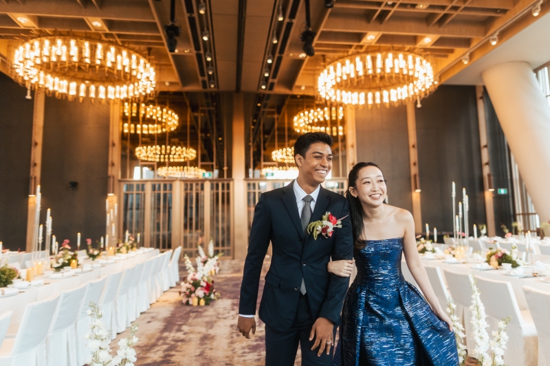 5904_Andaz-Singapore-Wedding-Couple-Walk.original.jpg