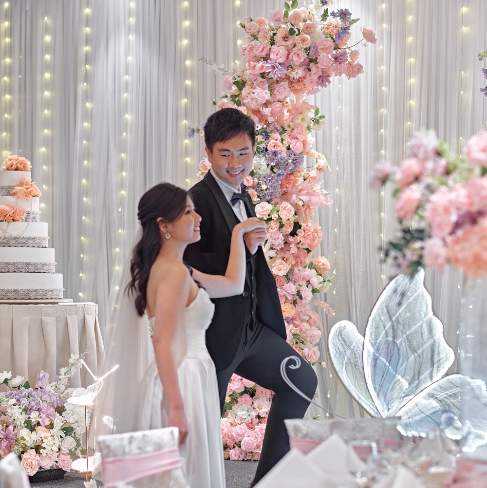 Vhk wedding couple stage hi res