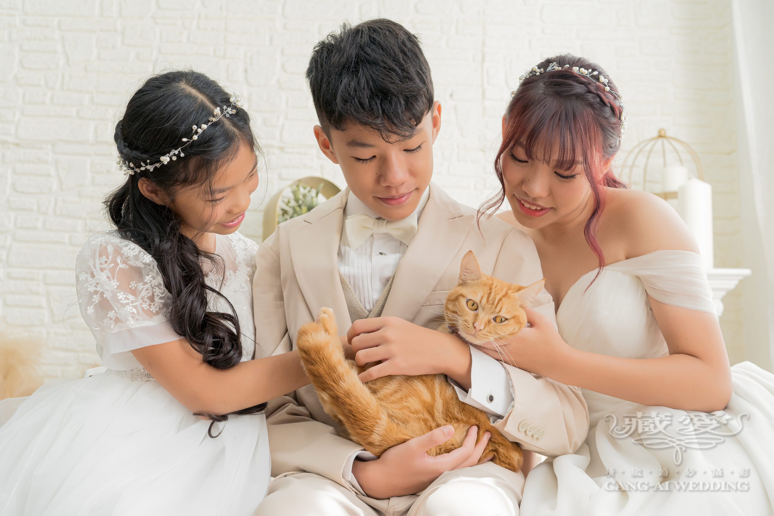 Family portraits %2811%29