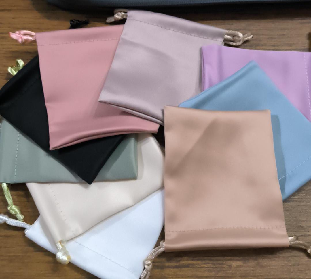 Pouches colour