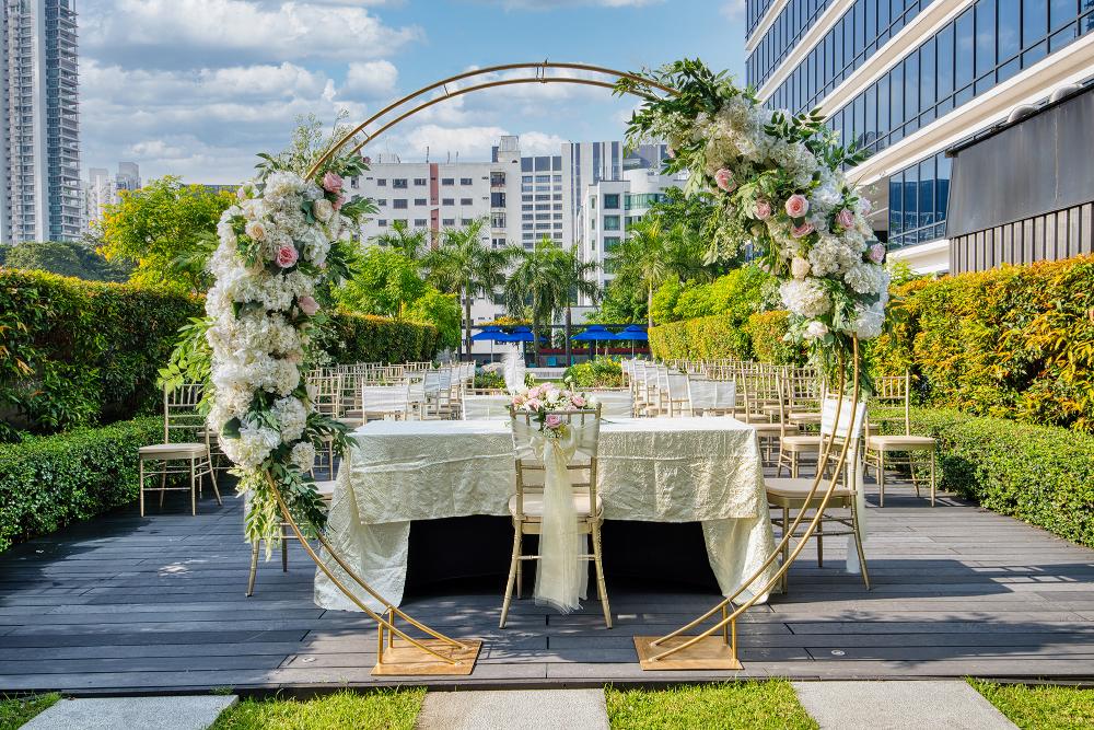 Event lawn wedding arch