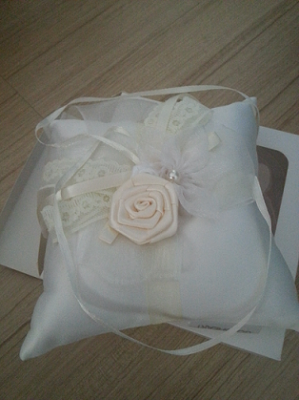ring pillow.png