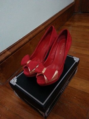 Red shoes 1.jpg