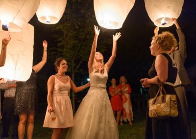Wish-Lantern-Release-Wedding-600x428.jpg