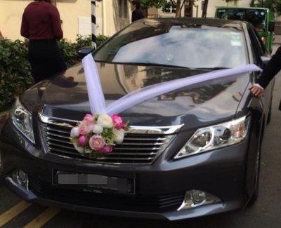 car flowers.jpg