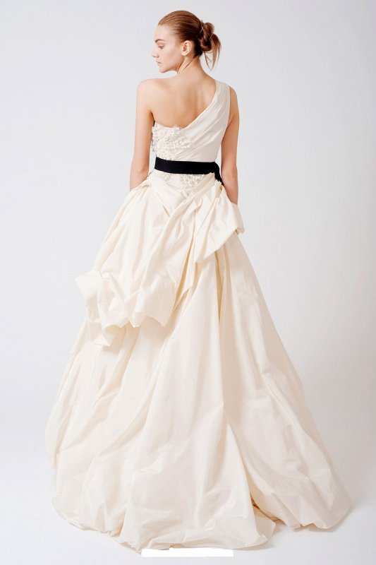 vera-wang-eloise_01.jpg