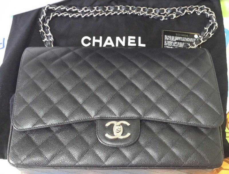 Chanel maxi caviar double flap black front.jpg
