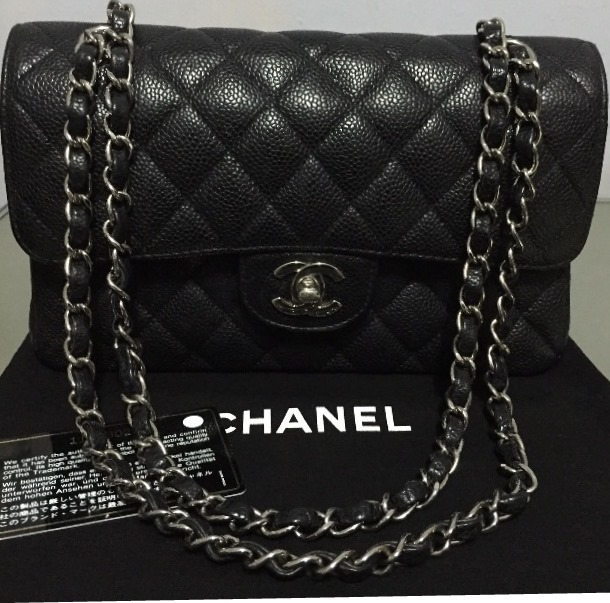 Chanel medium caviar front.jpg