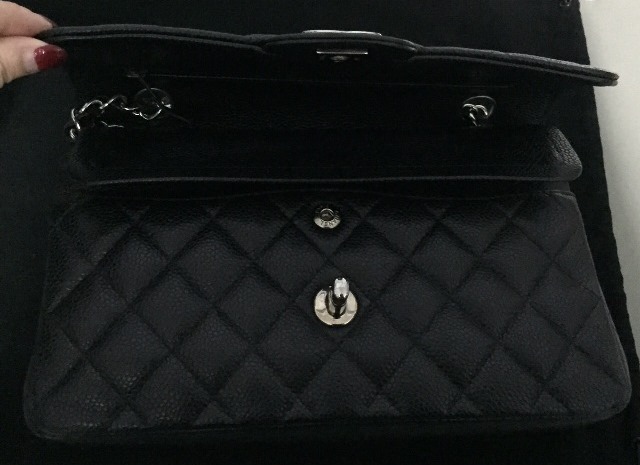 Chanel medium caviar classic interior.jpg