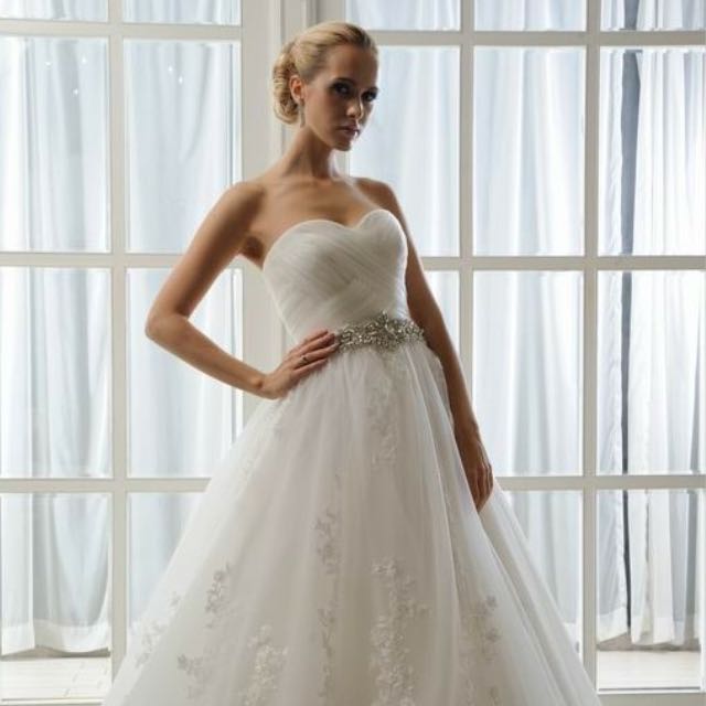 bridal_gown_1423734412_51cb5e27.jpg