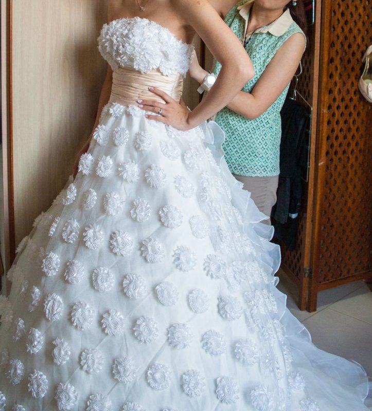 Flowery Princess White Gown 03.jpg