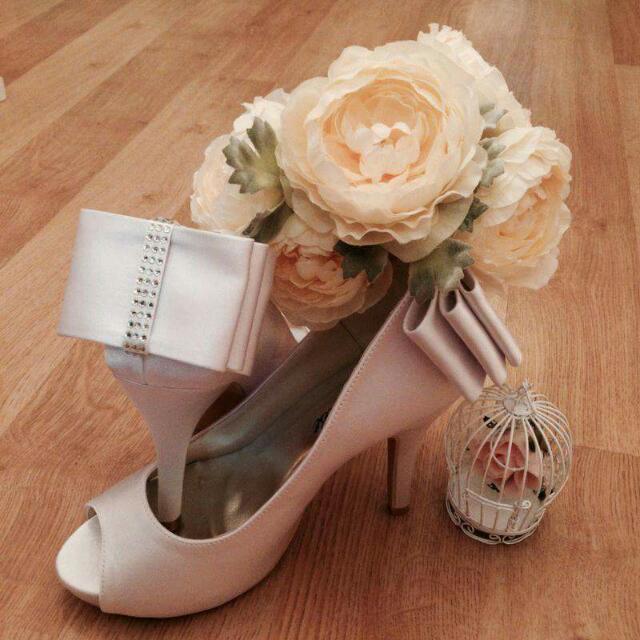 handmade_bridal_shoes_1450601685_43f316ee.jpg