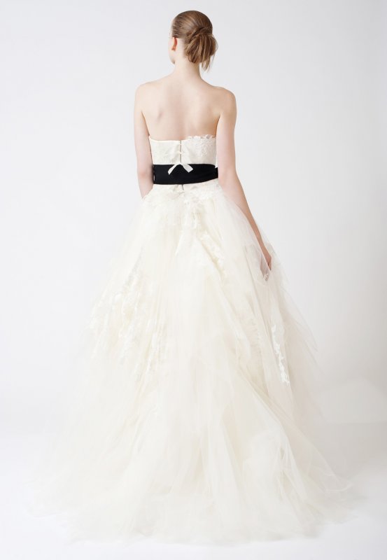 1347573545_b_Eliza_Back.jpg