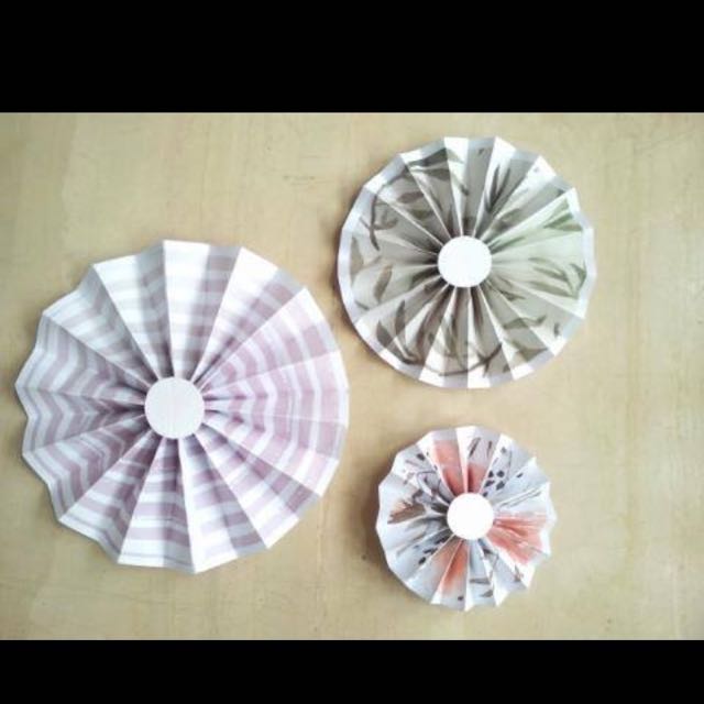 pinwheel_fans_for_weddingparty_decor_1458741406_cae8b349.jpg