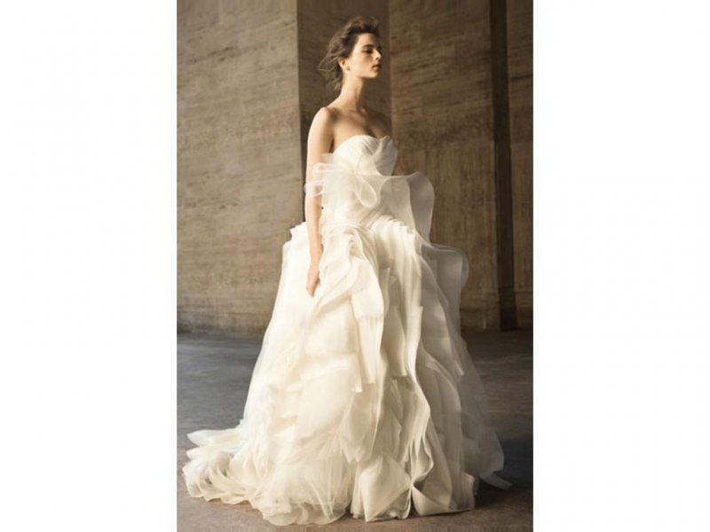 Vera-Wang-Ball-Gown-ivory-2011-162973.jpg