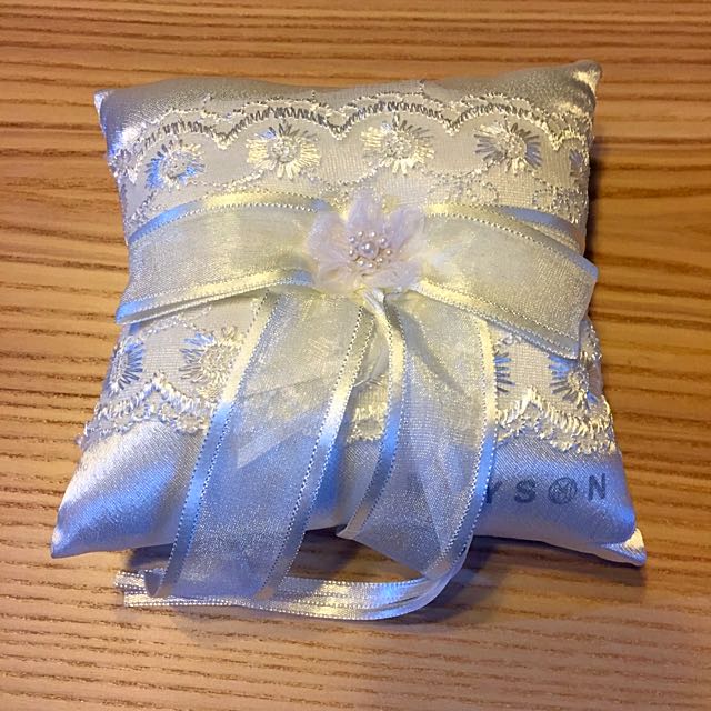 free_ring_pillow_1468280906_2b7eeb41.jpg