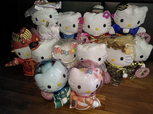 Hello Kitty Wedding Sets.jpg