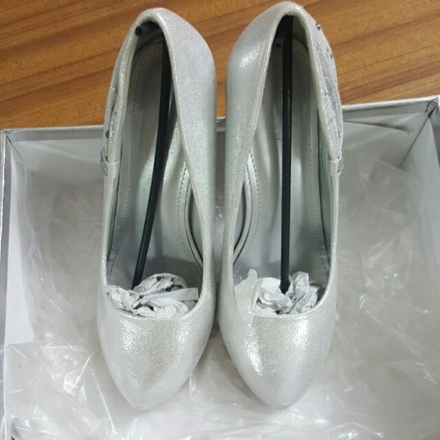 3. Wedding Shoes 01.jpg