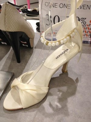 Size 7 - $49.JPG