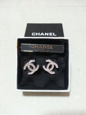 chanel earring big.jpg