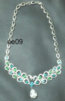 swan necklace.jpg