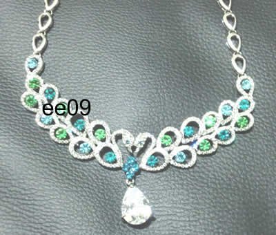 swan necklace 1.jpg
