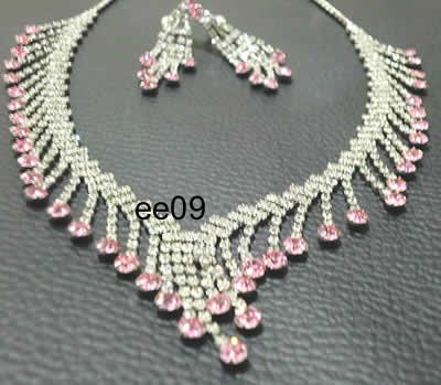 pink bling necklace 1.jpg