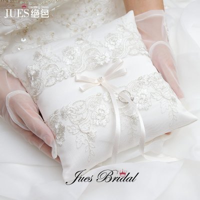 ring pillow.jpg