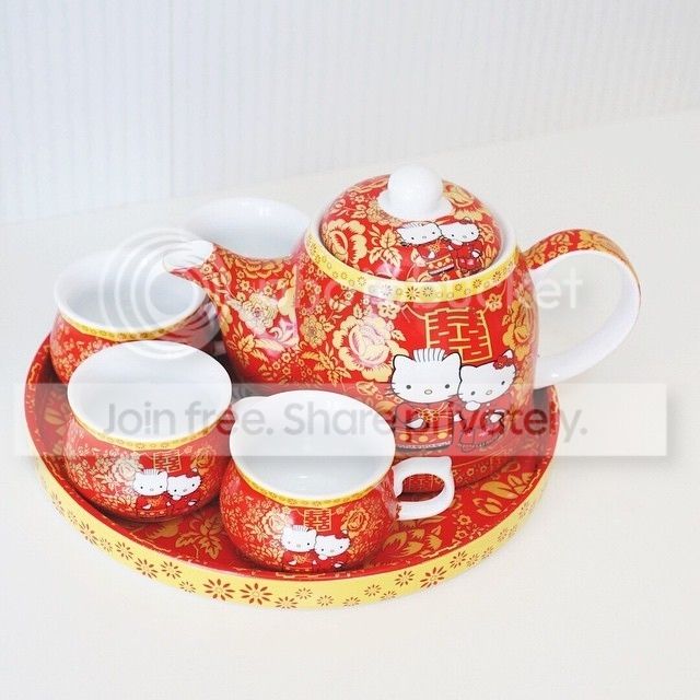 Hello%20Kitty%20Tea%20Set.jpg